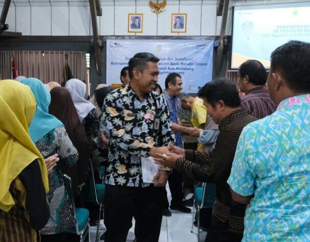 Masuki Masa Purna Tugas, Pemkab Pemalang Serahkan SK Lebih Awal Untuk 130 ASN Masuki Purna Tugas