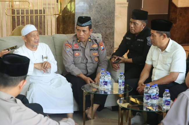 Satbinmas Polres Pasuruan Perkuat Sinergitas Ulama dan Umara Melalui Program Rabu Berguru di Ponpes Dalwa
