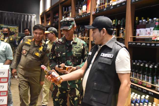Ribuan Botol Miras Ilegal Disita, Langkah Tegas Pemkab Sidoarjo Dapat Dukungan Warga Berantas Miras